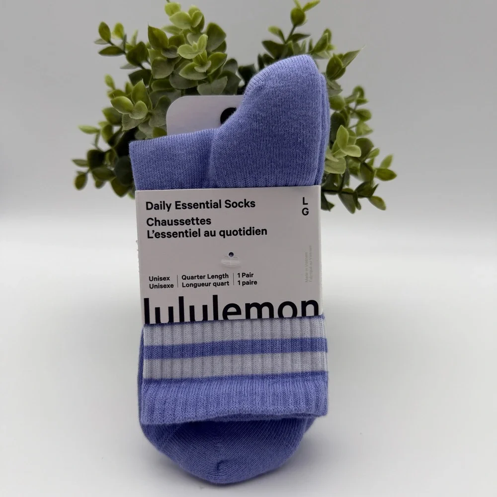 Lululemon Daily Essential Socks Quarter Length Purple White Size L NWT